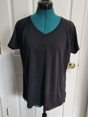 tek gear Women's Black V-Neck Short Sleeve Tee